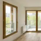 Les fenêtres à la française portent bien leur nom ! Ce sont les plus utilisées en France. Elles offrent de grandes possibilités et augmentent la performance de votre habitat